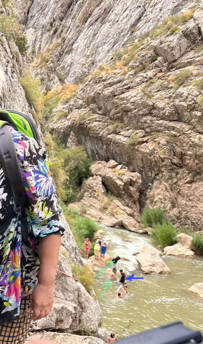 «Мальчик и девочка погибли на наших глазах»: трагедия произошла на водопаде близ Шымкента