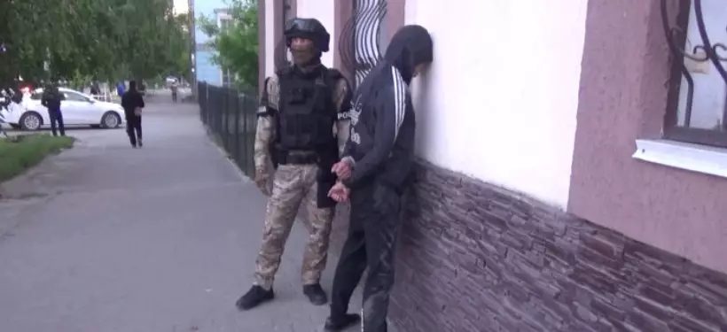 Двух студентов-наркозакладчиков задержали в области Абай