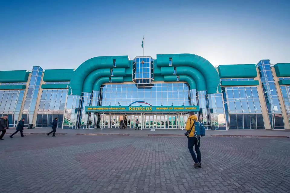 Китайские авто – в Казахстан или транзитом? Сколько автомобилей отправлено через КПП Хоргос
