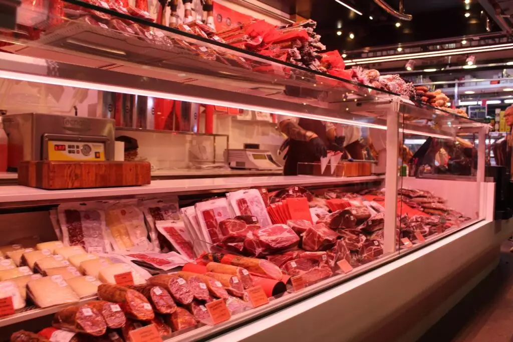 QR-коды разместят на рынках и в супермаркетах: теперь можно узнать всю информацию о реализуемом мясе