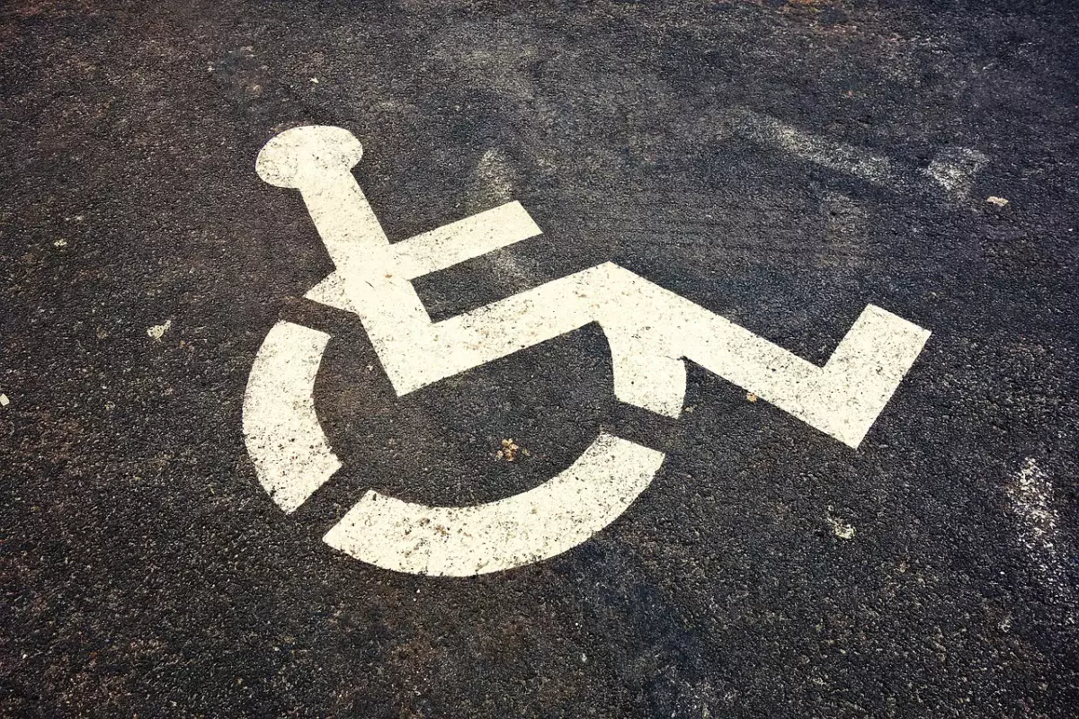 Алматинского инвалида 8 раз незаконно штрафовали за неуплату парковки