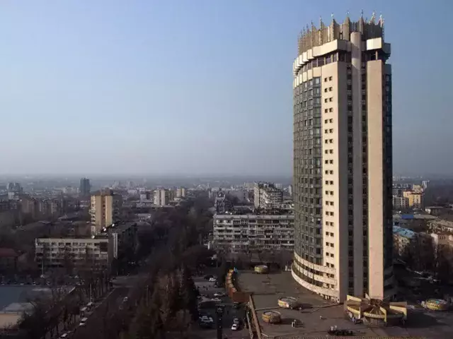 Собственника гостиницы Казахстан обязали восстановить фонтан