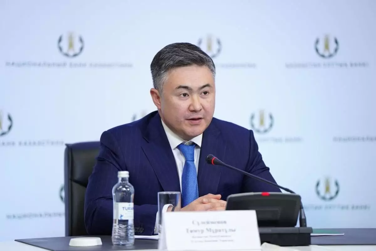 «Нас должен волновать наш тенге»: глава Нацбанка прокомментировал курс доллара в Казахстане
