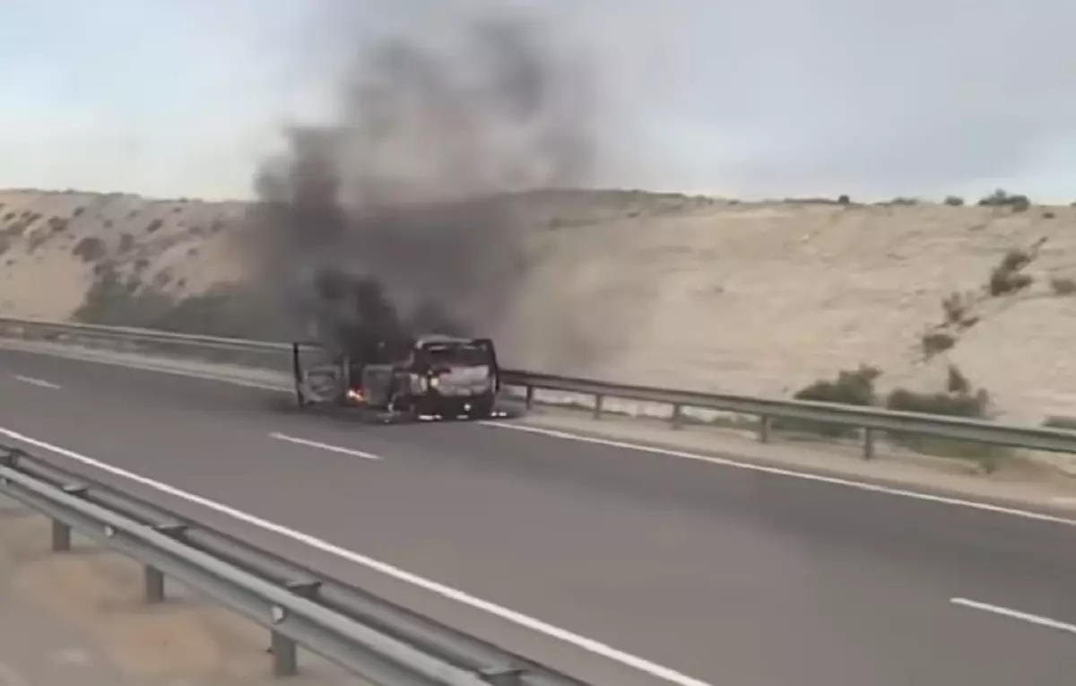 На трассе Актау-Жанаозен сгорел автомобиль