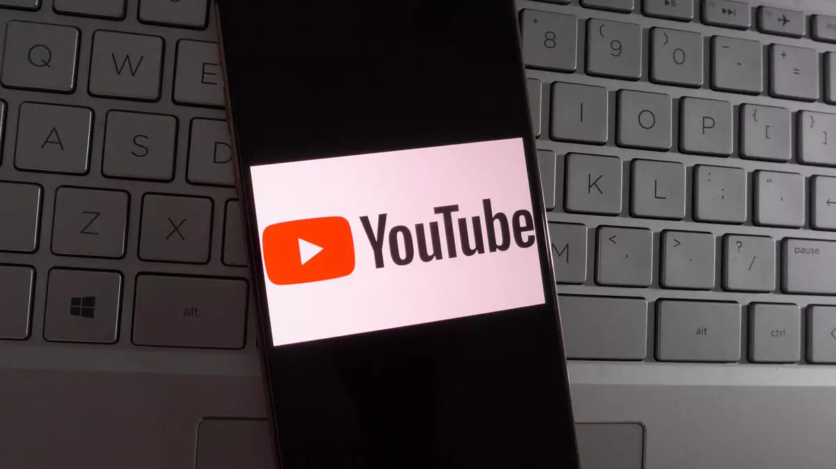 Песков заявил об отсутствии планов по блокировке YouTube в России