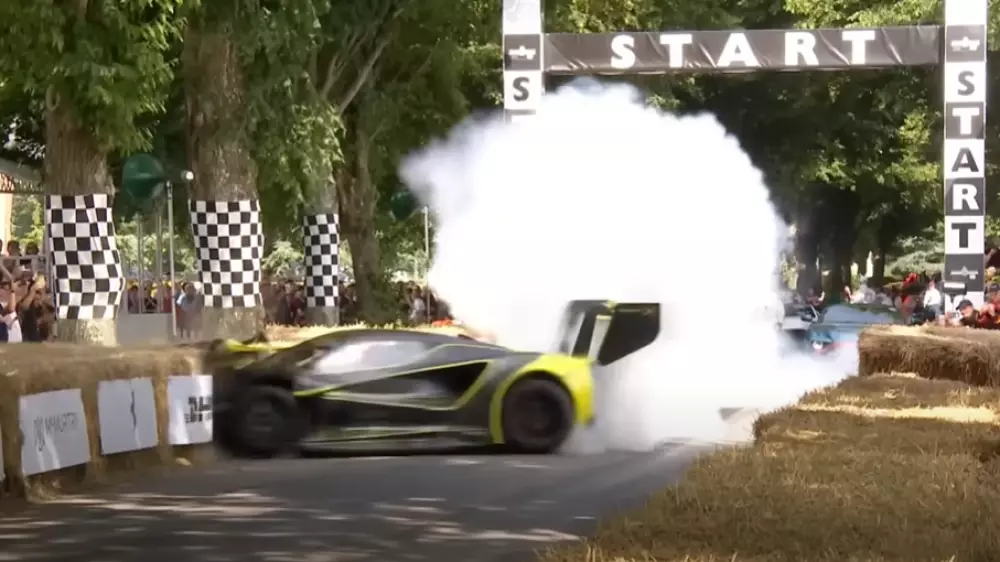 Суперкар Lotus Evija X разбился на старте заезда на Фестивале скорости