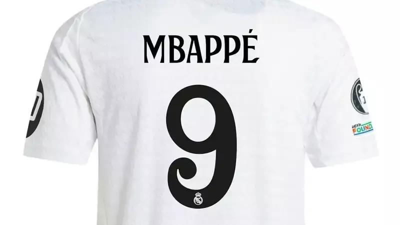 Опубликовали данные, сколько заработал "Реал" на продаже футболок Мбаппе за первый день