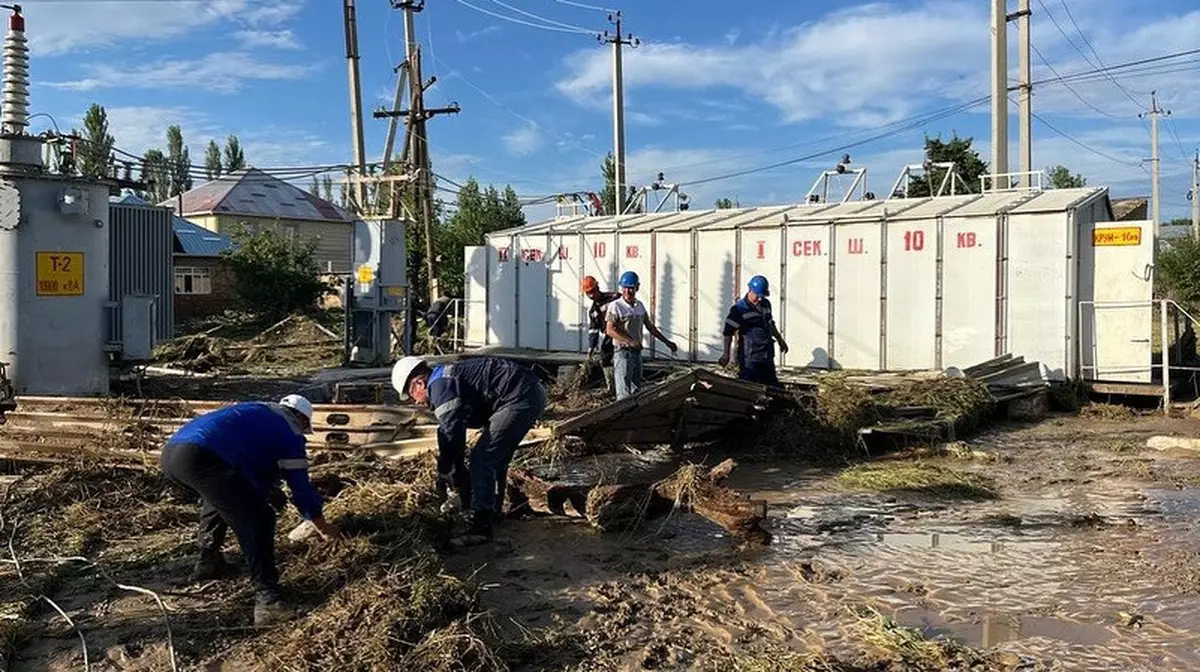 Более 7 тысяч потребителей остались без света после селя в Кыргызстане