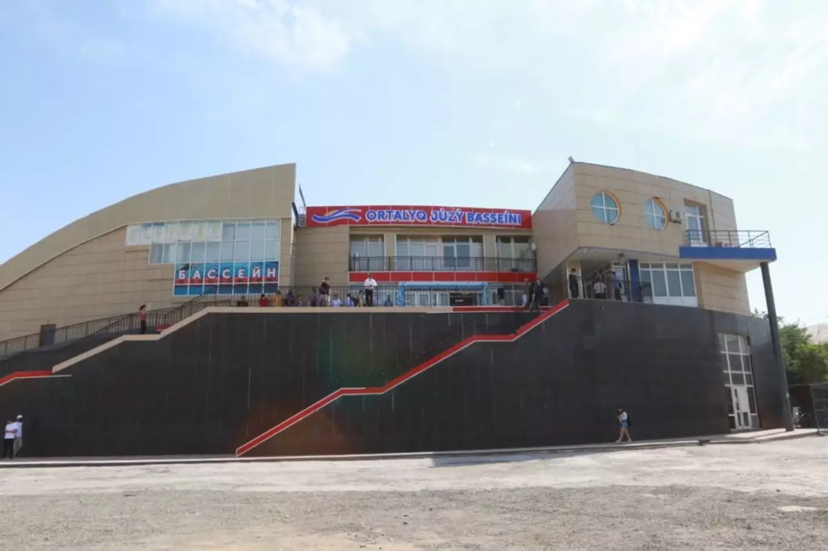 В Атырау в плавательном бассейне спорткомплекса утонула девочка