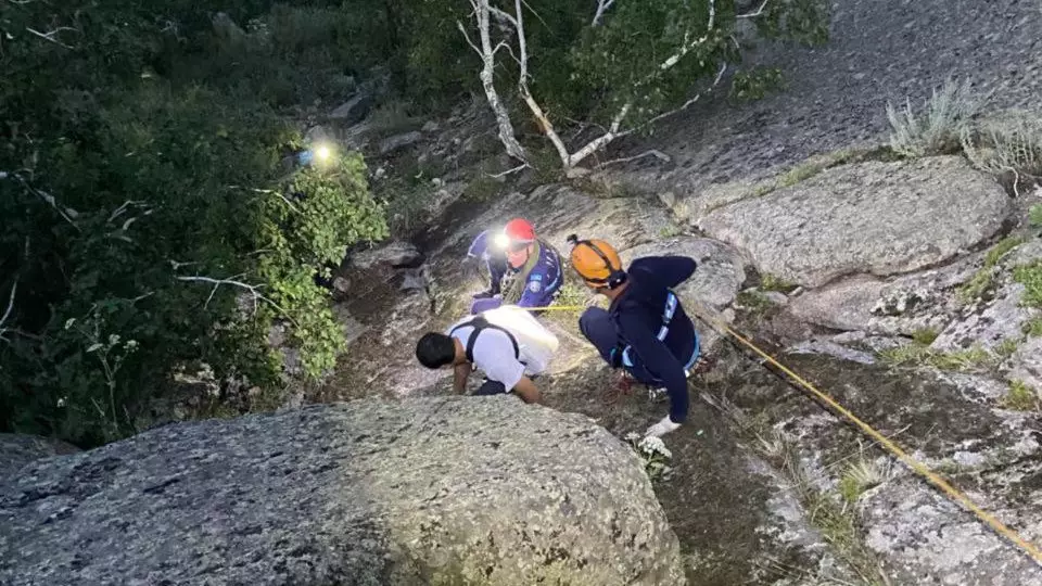 Молодая пара туристов застряла в горах Баянаула
