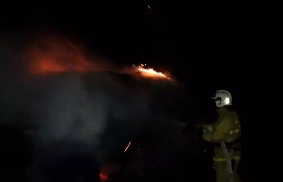 Горевшее сено угрожало распространением пожара в Акмолинской области