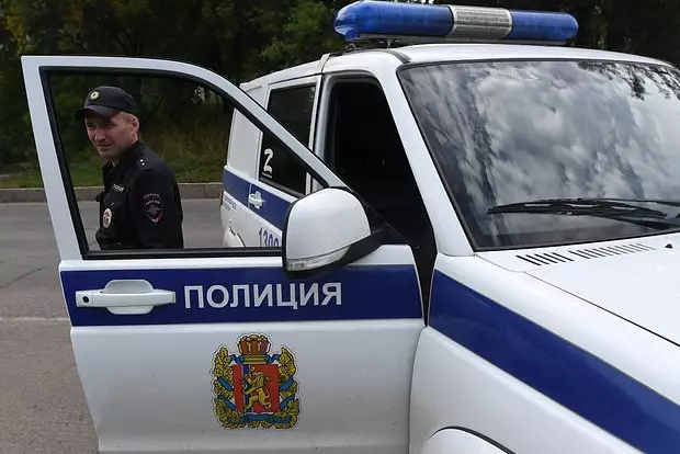 18-летний россиянин открыл стрельбу из пистолета по полицейским