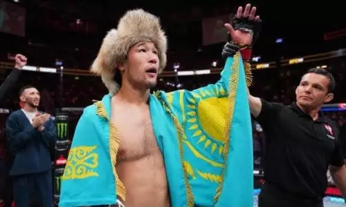 Казахстанцы отреагировали на дорогостоящий подарок Шавката Рахмонова своему тренеру