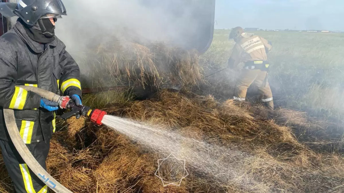 Прицеп с сеном загорелся в Акмолинской области