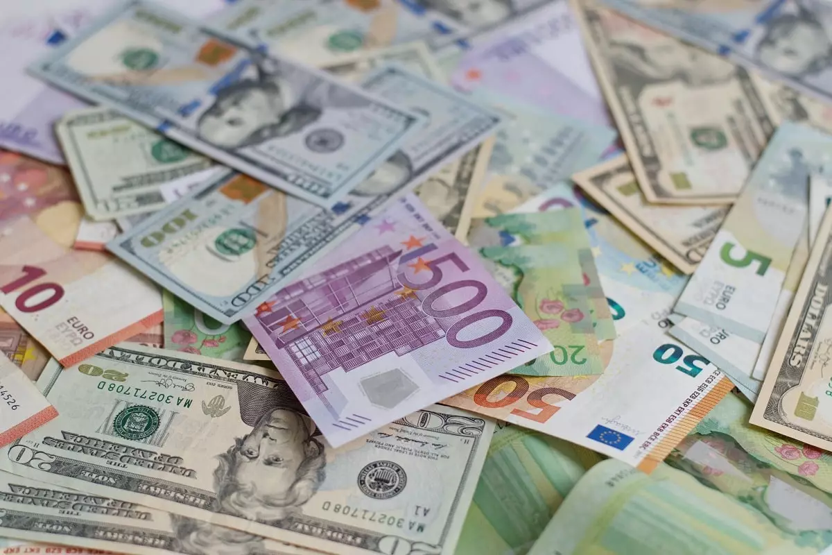 Курс евро и доллара в обменниках Алматы 16 июля 2024 