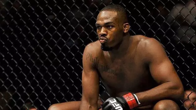 Бойцу UFC Джонсу грозит тюремное заключение за нападение на допинг-офицера