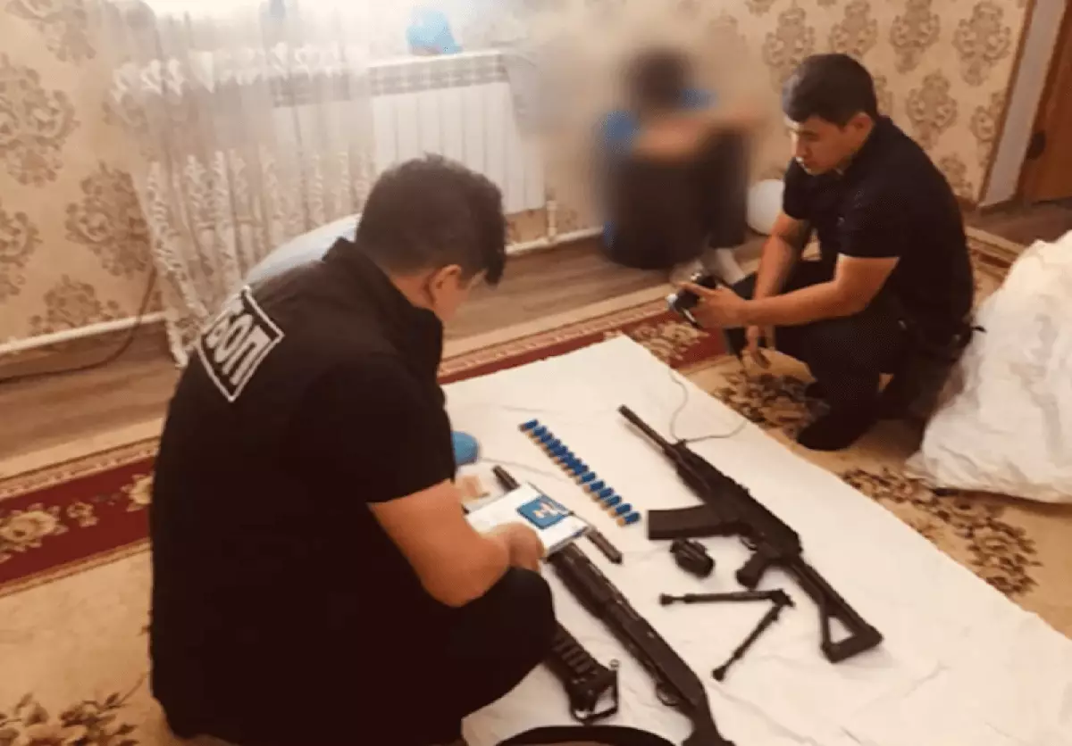 «Устраивали разборки и крышевали клубы»: задержаны члены молодёжной группировки в крупных городах Казахстана