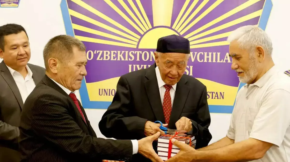 Өзбекстандағы қазақ жазушыларының кітабы жарық көрді