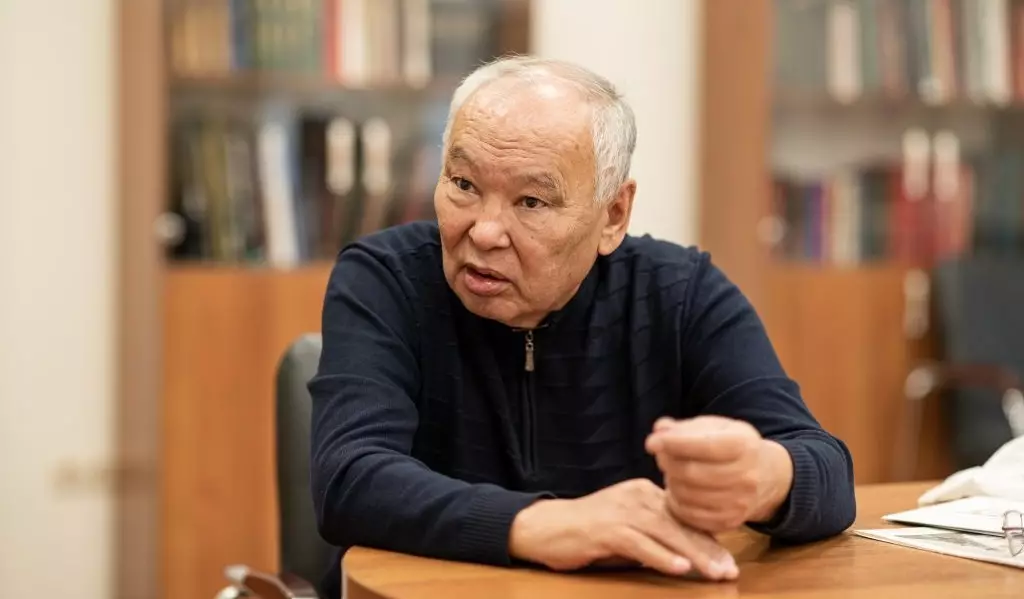 Мэтр казахстанской журналистики Сагымбай Козыбаев празднует 80-летие