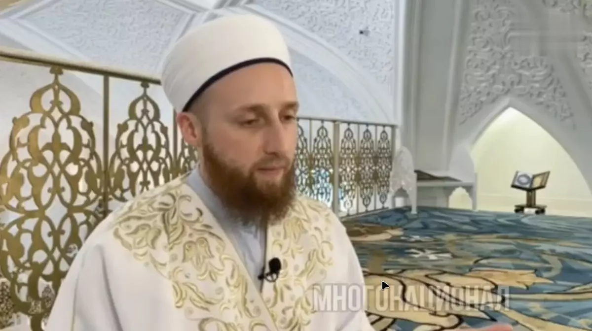 В главной мечети главы Татарстана Минниханова учат прихожан "правильно" бить женщин. ВИДЕО