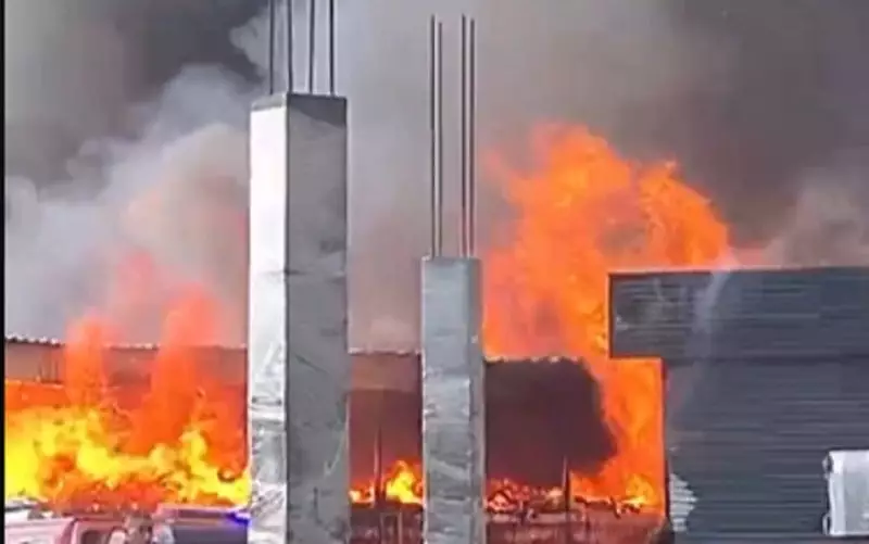 Пожар произошел на складе с люстрами в Алматы