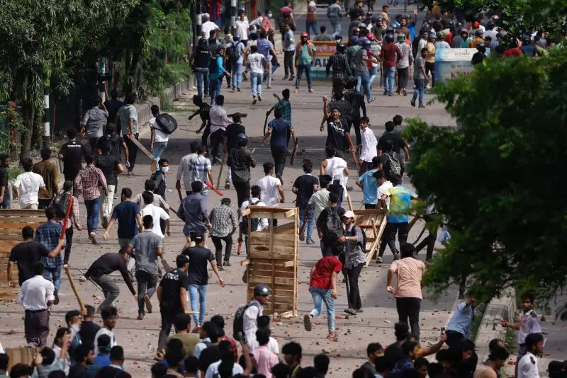 Три человека погибли и сотни пострадали в ходе студенческих протестов в Бангладеш