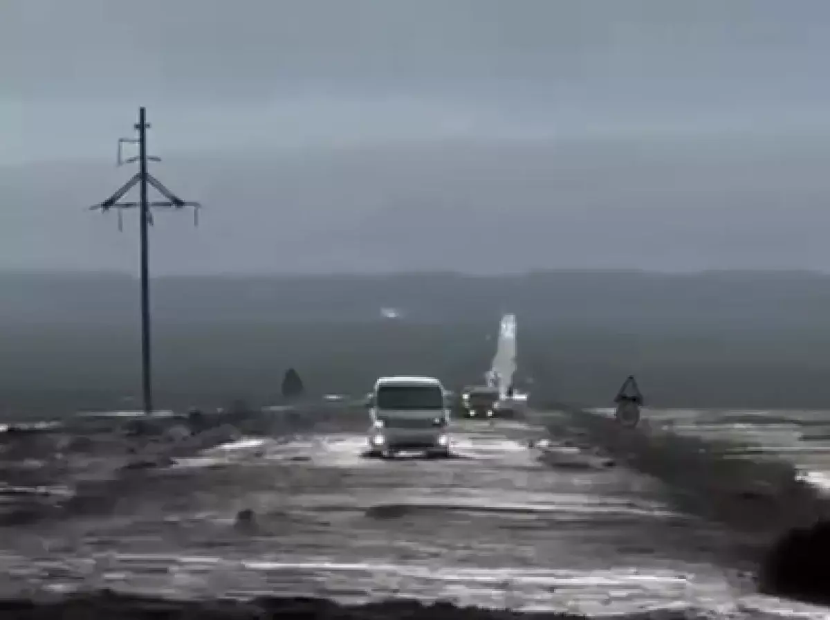 На автодороге в Алматинской области из-за дождя произошел склоновый сток