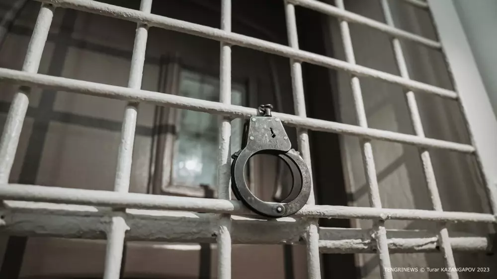 Число арестованных по тяжким преступлениям растет в Казахстане