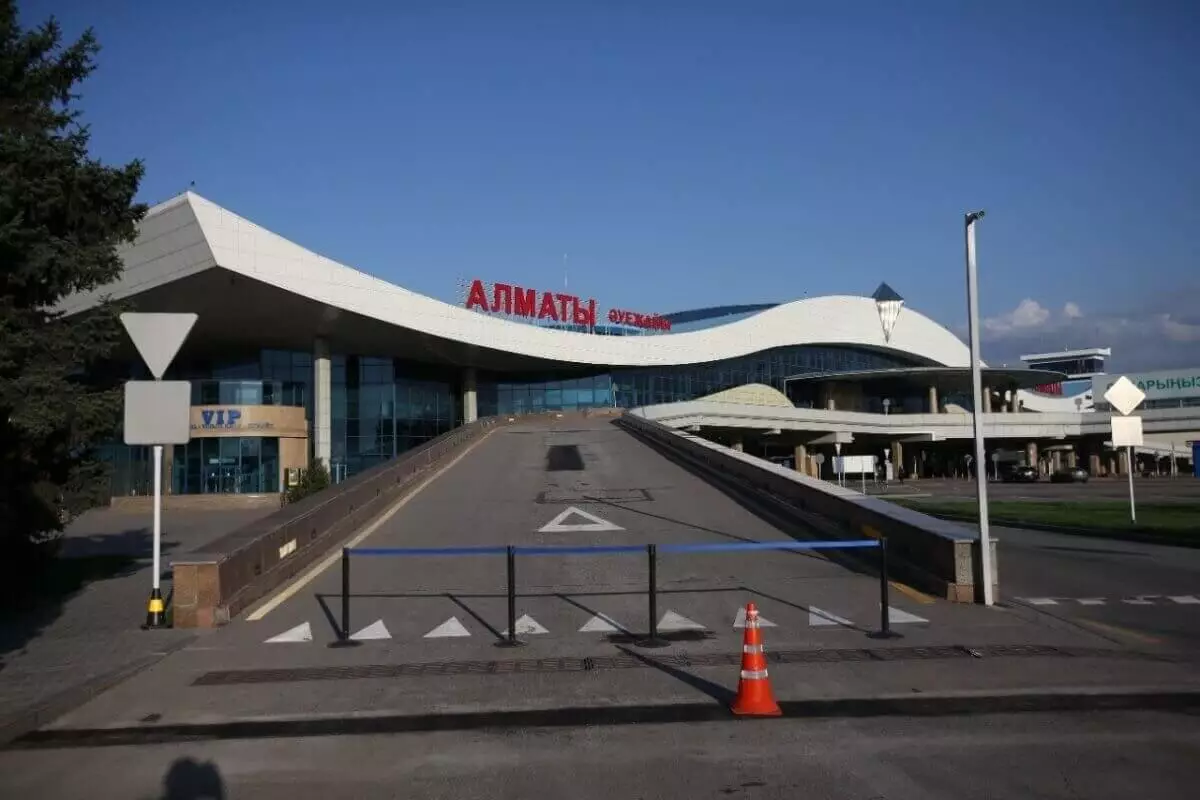 В аэропорту Алматы объяснили, почему затопило новый терминал