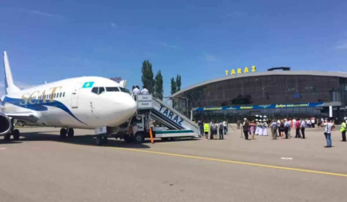 Матерился и не выполнял требования экипажа: иностранца арестовали в аэропорту Тараза