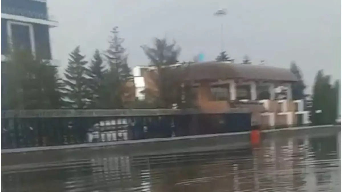 Алматы әуежайының жаңа терминалы су астында қалды