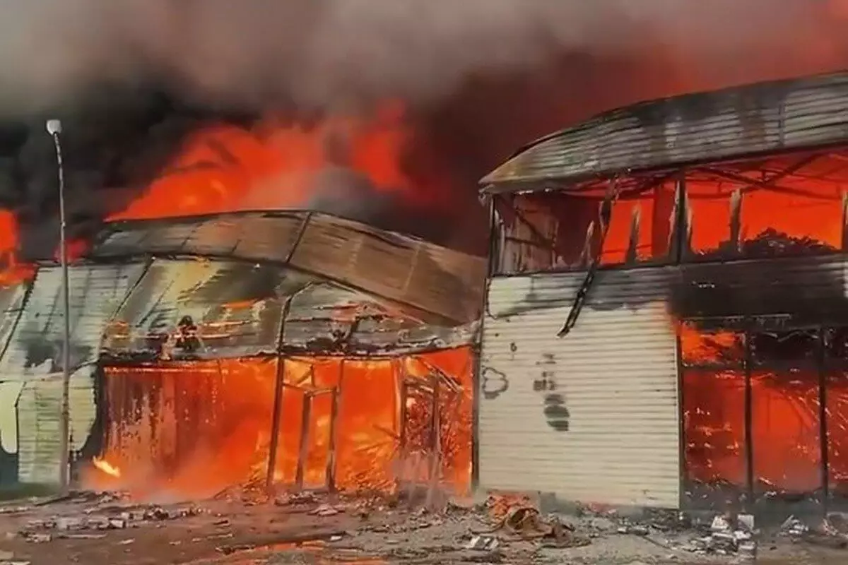 Масштабный пожар на барахолке потушили в Алматы (ВИДЕО)