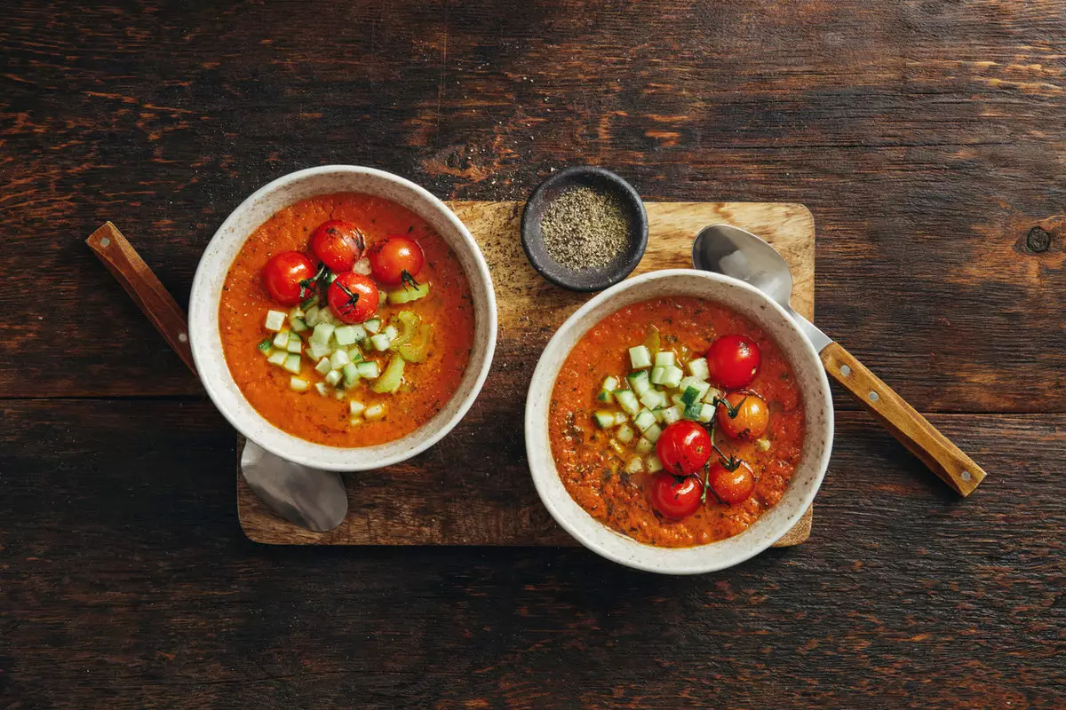 Как готовить холодные супы: интересные рецепты от шеф-повара