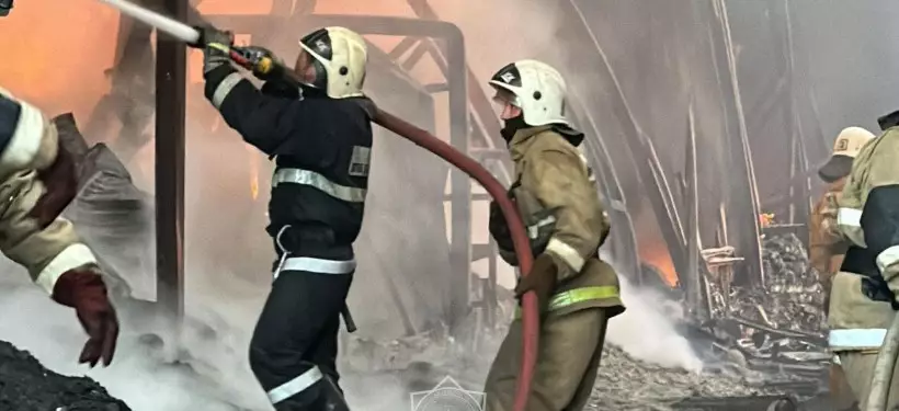 Ликвидирован пожар на складе в Алматы