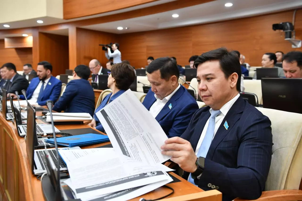Депутаты будут обязаны предоставлять декларации для открытого доступа в Казахстане