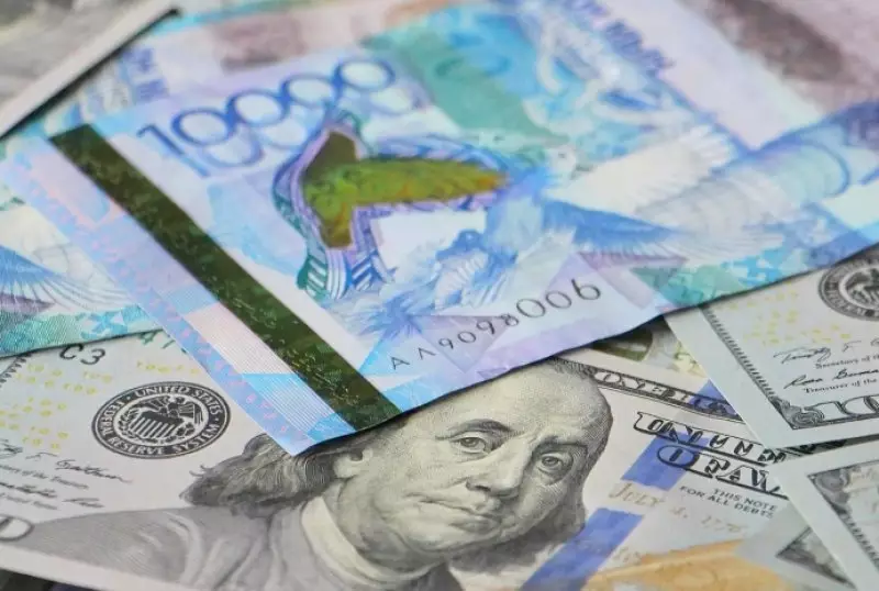 Доллар продолжает дорожать в Казахстане