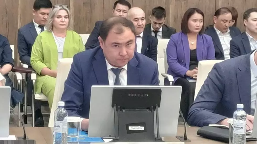 Аким Актюбинской области уволенному чиновнику: Тебя люди за это уважать будут