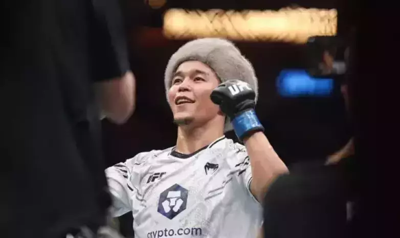 Казахстанец обновил рекорд в UFC и превзошел Шавката Рахмонова