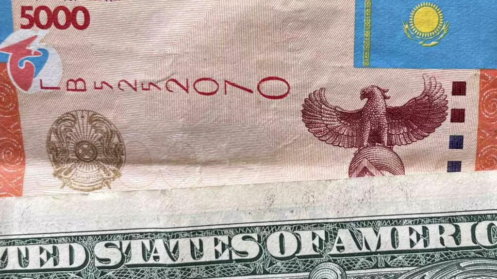 Курс доллара вырос на 0,18 тенге за 17 июля
