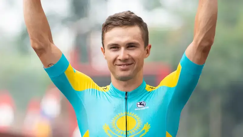Олимпийская потеря? Лучший казахстанский велогонщик покинул "Тур де Франс"