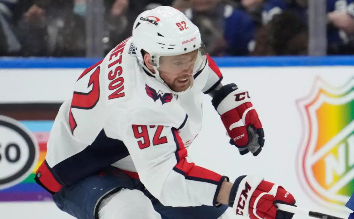 Чемпион НХЛ Кузнецов потеряет $6 млн зарплаты из-за переезда в Россию