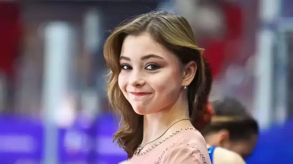 Нашумевшая фигуристка из России Самоделкина удивила всех во время гимна Казахстана