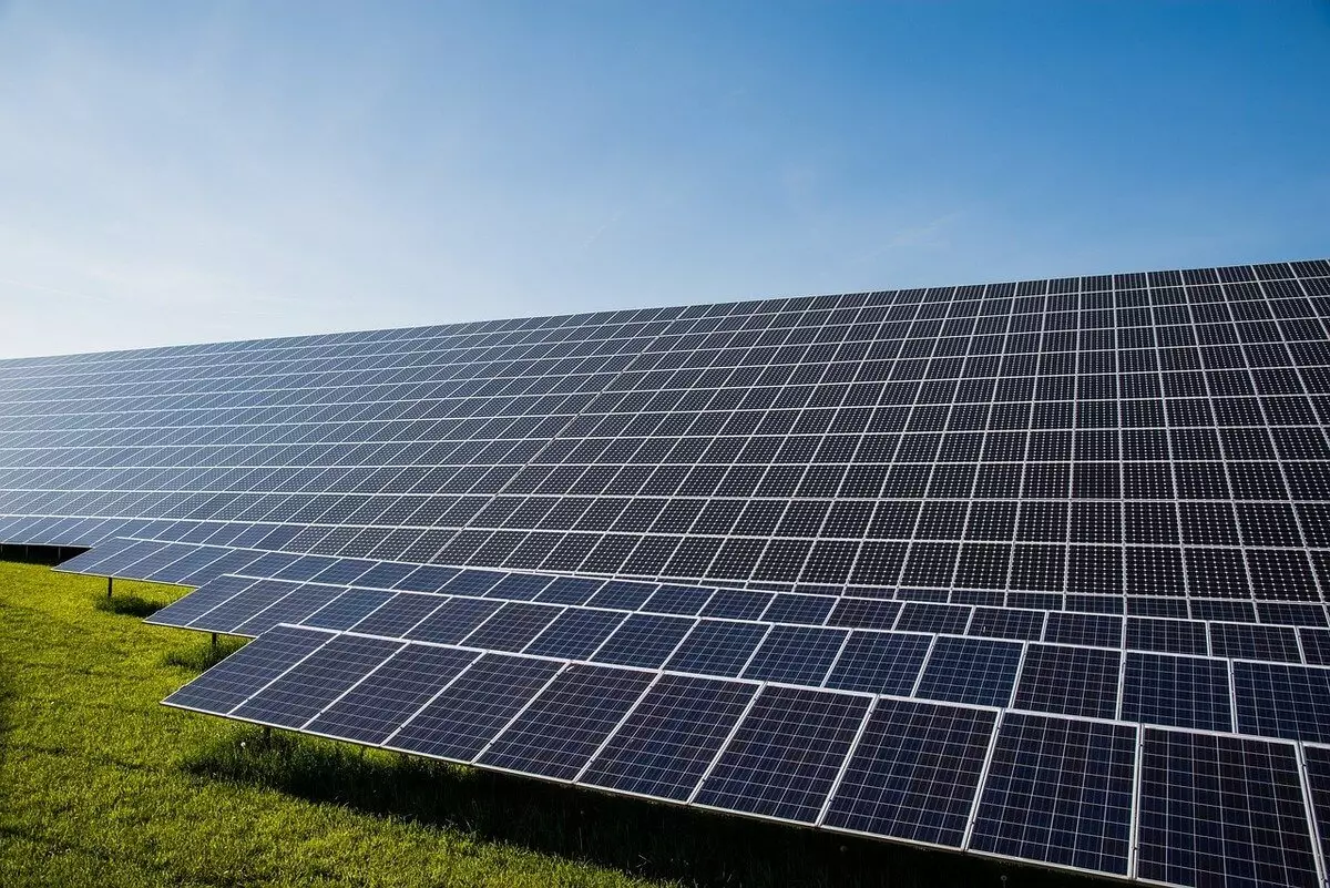 Завод солнечных панелей начали строить в партнерстве с Китаем в Алматы