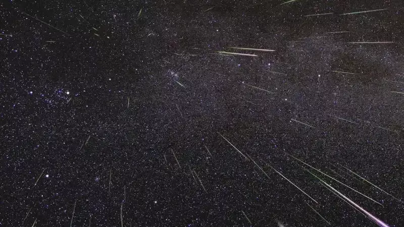 Увидеть падающую звезду: с 17 июля в ночном небе можно наблюдать за Персеидами