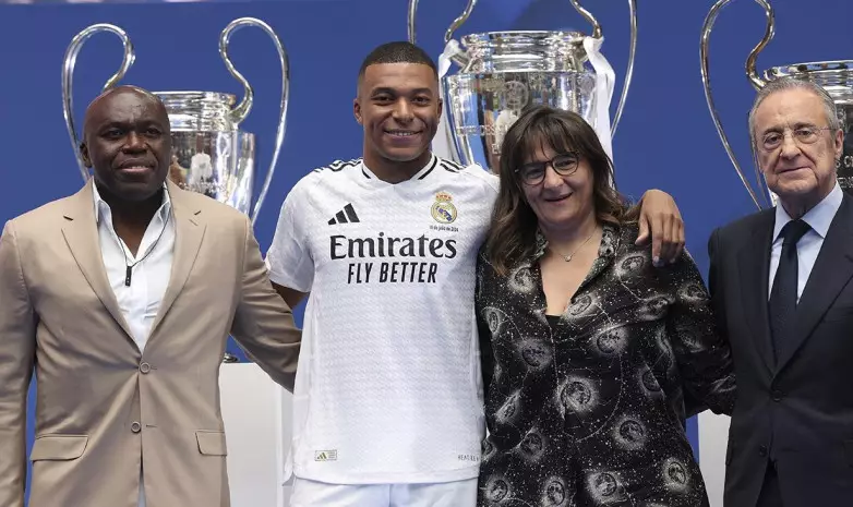 Мама Мбаппе раскрыла подробности перехода сына в "Реал"
