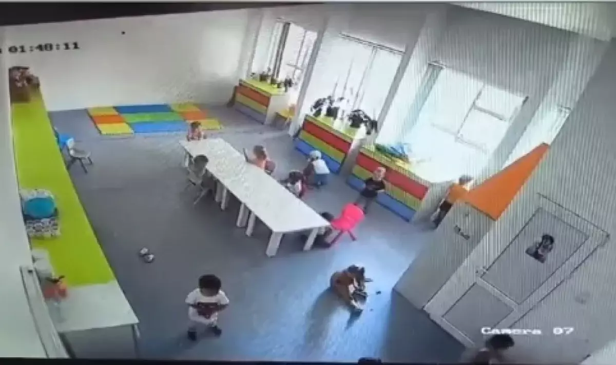 Увлеченная телефоном воспитатель детсада в Алматинской области не заметила избиение девочки