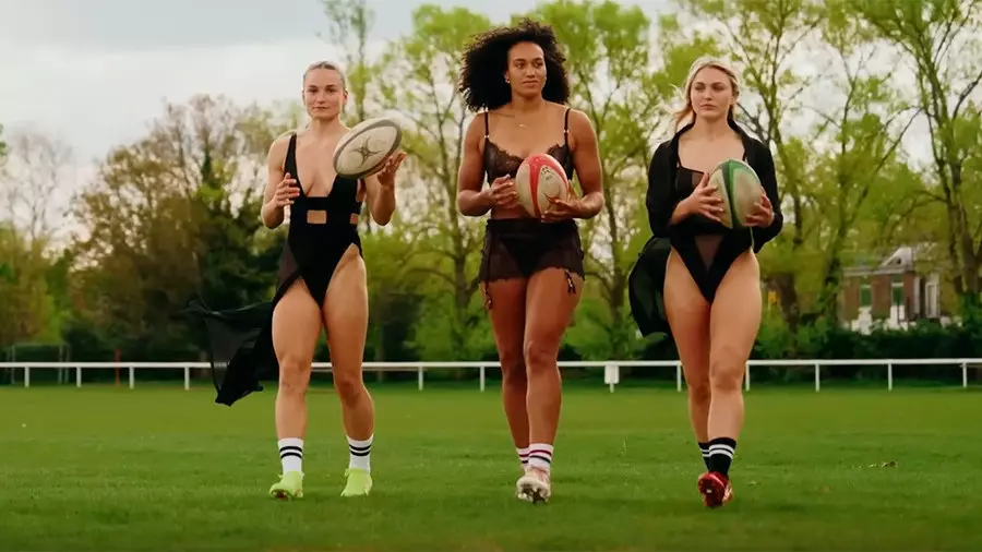 Британские регбистки снялись в нижнем белье перед Олимпиадой в Париже. Фотосессию назвали позором