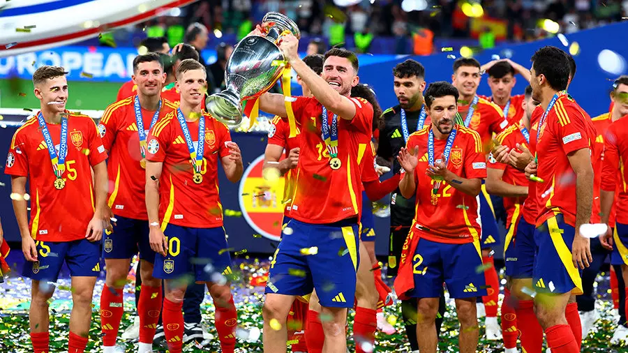 Сборная Испании вошла в топ-3 рейтинга ФИФА, Россия осталась на 33-м месте
