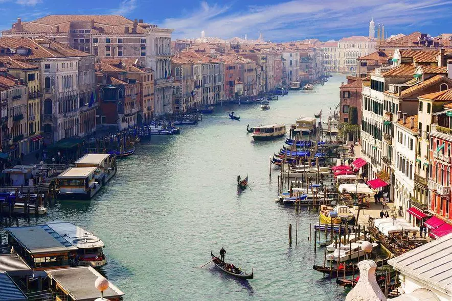 Венецияда туристік салық алынып тасталды 