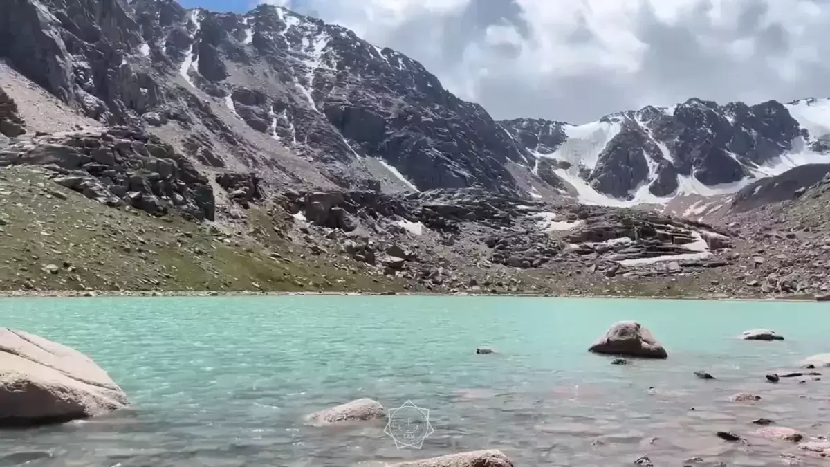 В горах Алматинской области опорожняют моренные озера